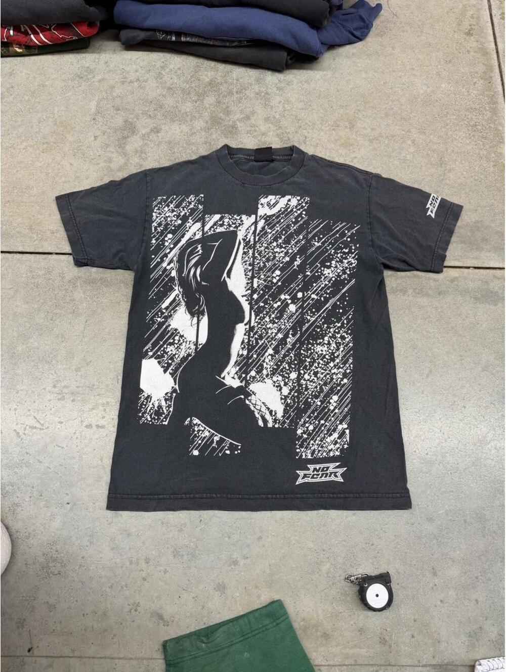 vintage no fear graffiti woman faded black shirt size large